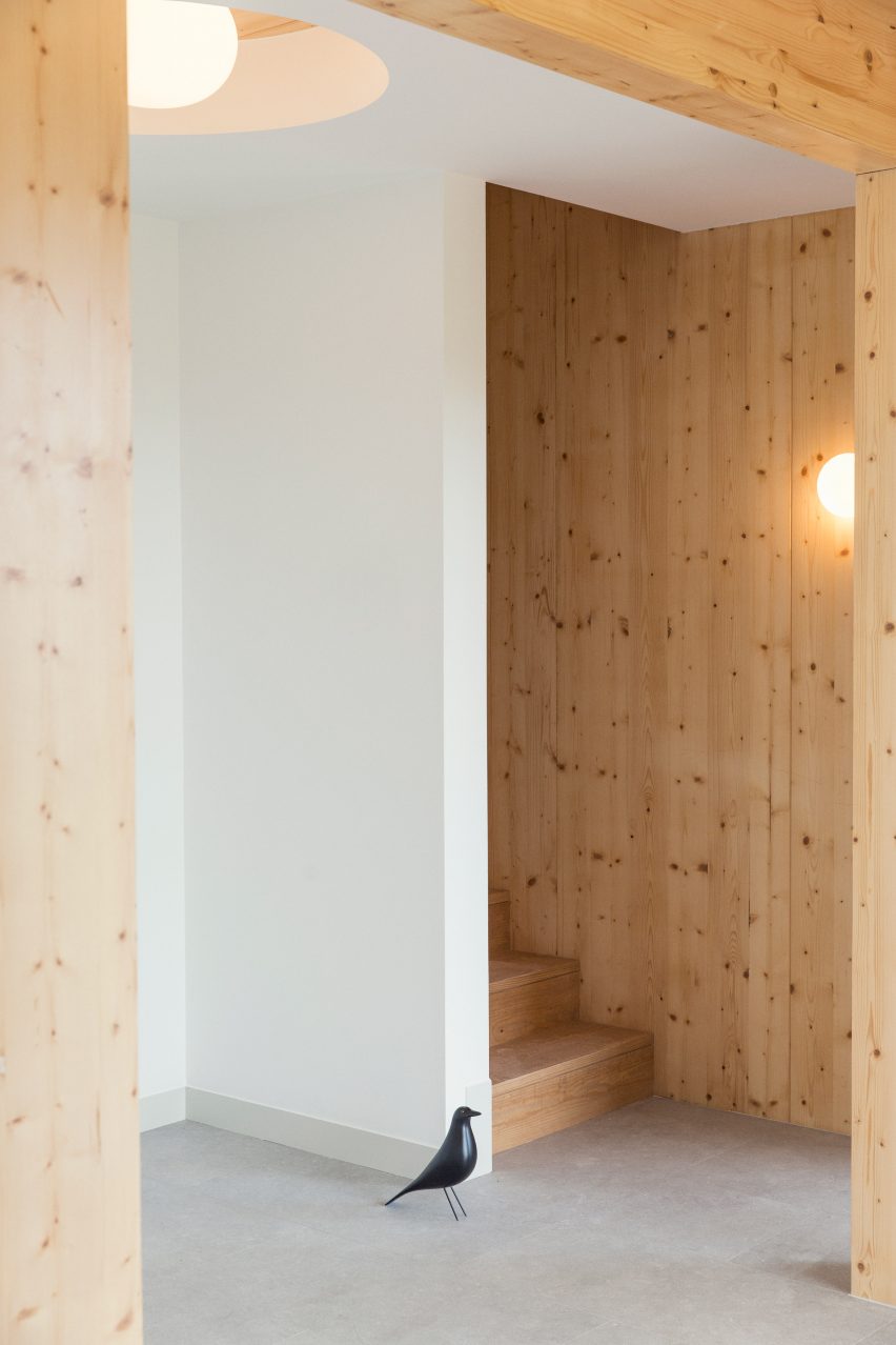 Santiagomendi House by Pauzarq Architects