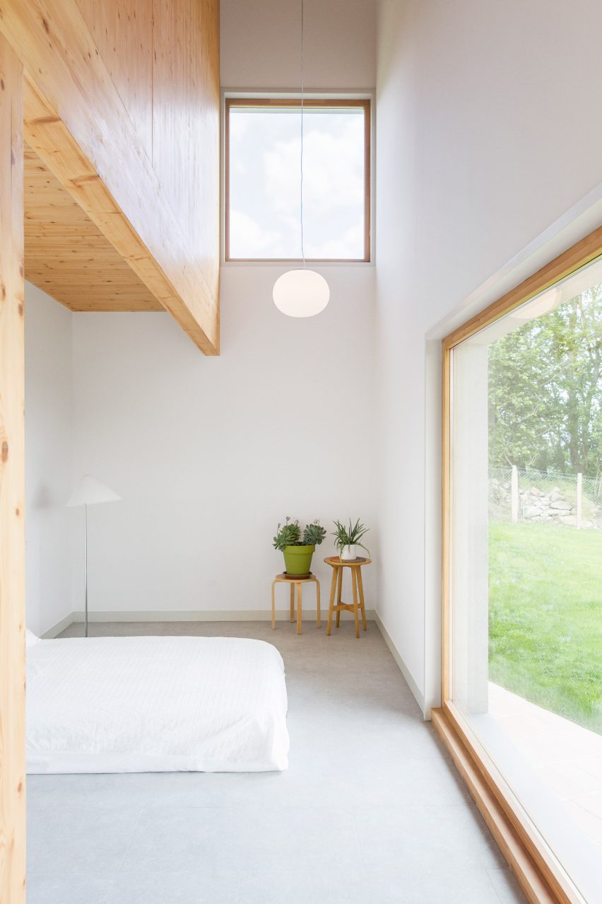 Santiagomendi House by Pauzarq Architects