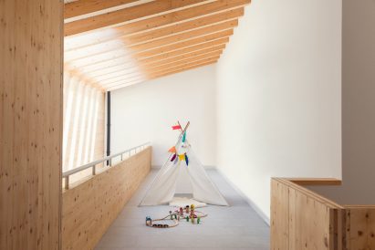 Santiagomendi House by Pauzarq Architects