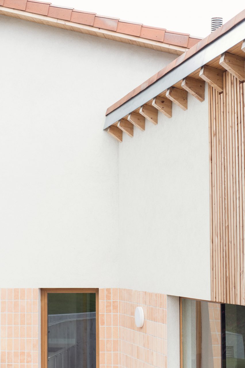 Santiagomendi House by Pauzarq Architects