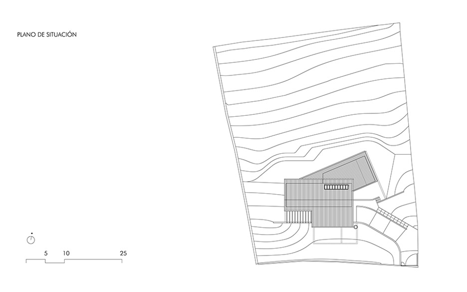 Santiagomendi House by Pauzarq Architects