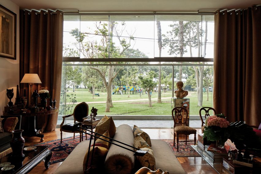 UN apartments by Barclay & Crousse