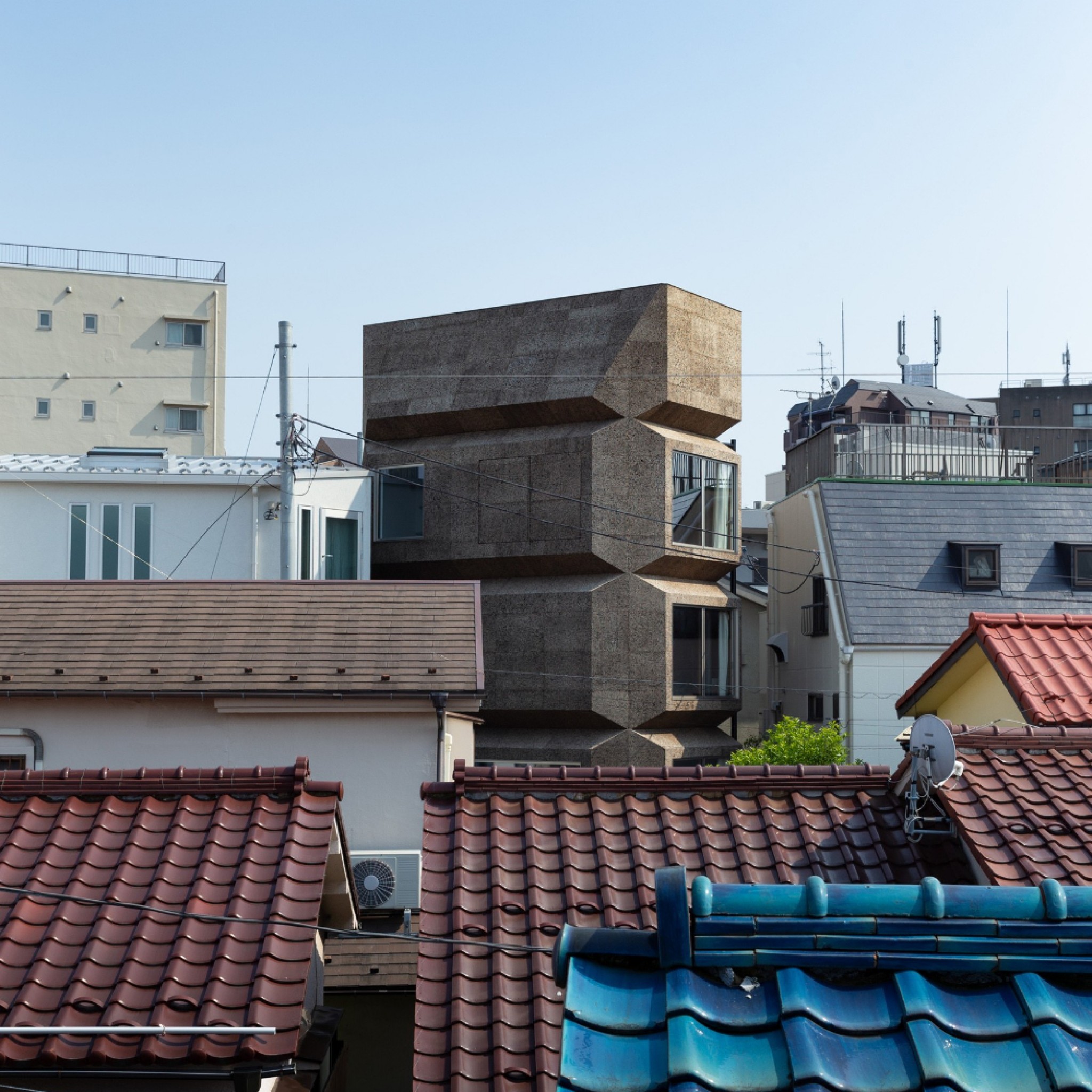 Bay Window Tower Place by Takaaki Fuji and Yuko Fuji