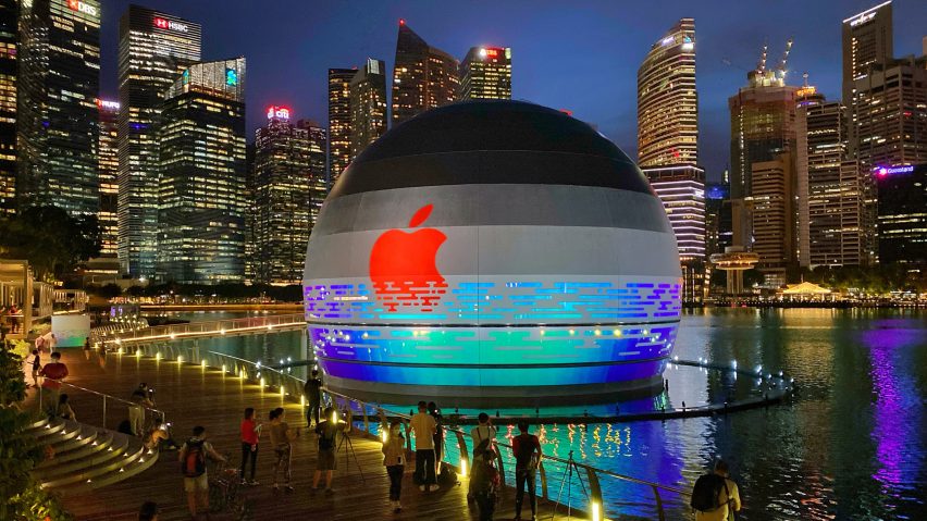 Apple Marina Bay Sands is a "floating" spherical Apple Store bt Foster + Partners