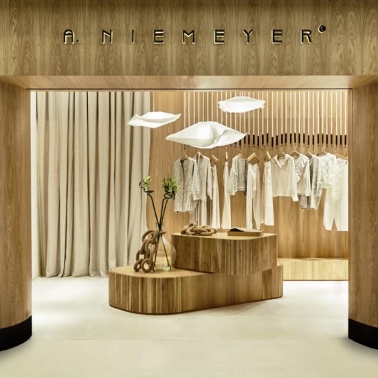 Store A. Niemeyer by Carolina Maluhy e Associados