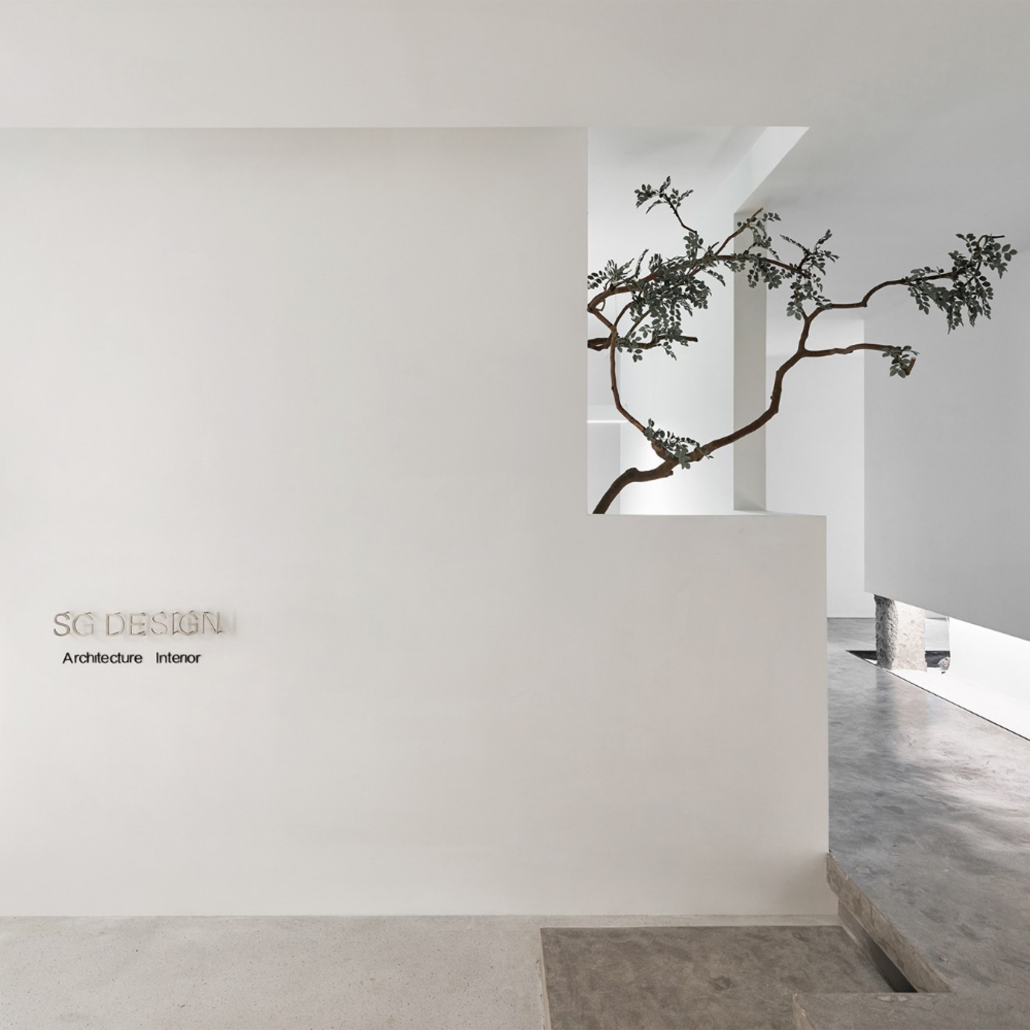 The boss's office. The vertical cement column and the horizontal light seam interlace into the "cross of light". The harmonious dialogue between objects not only highlights the taste, but also enhances the temp