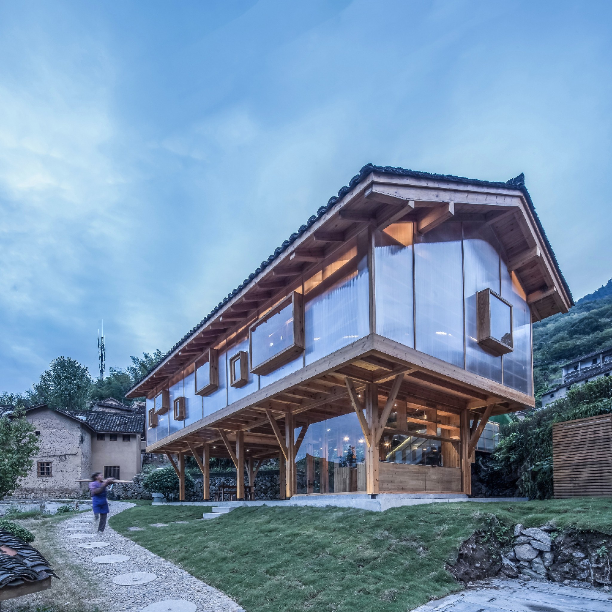 Mountain House in Mist by Shulin Architectural Design