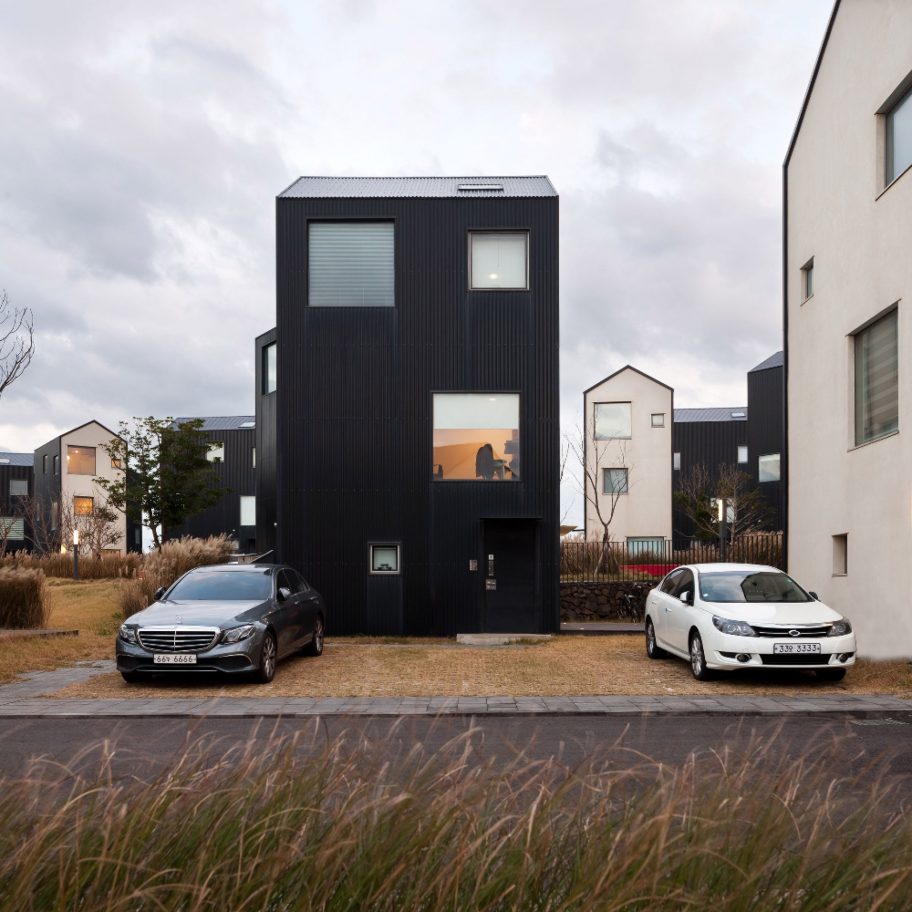 UNITEDLAB Associates Unit B Type Facade Youngchae Park