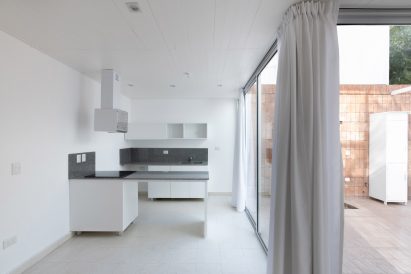 Azaleas housing in Villa Allende by Pablo Lorenzo