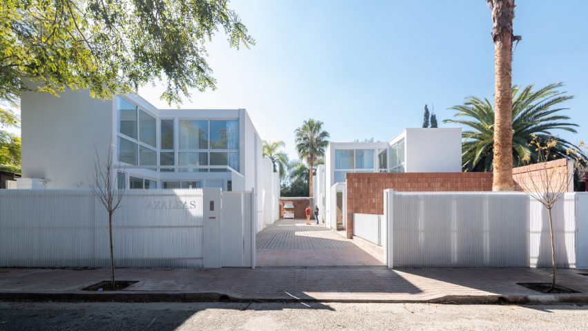 Azaleas housing in Villa Allende by Pablo Lorenzo