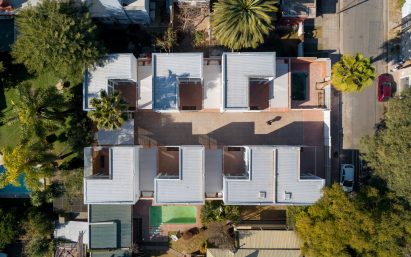 Azaleas housing in Villa Allende by Pablo Lorenzo