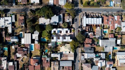 Azaleas housing in Villa Allende by Pablo Lorenzo