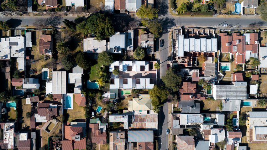 Azaleas housing in Villa Allende by Pablo Lorenzo