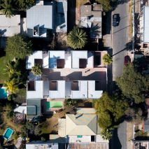 Azaleas housing in Villa Allende by Pablo Lorenzo