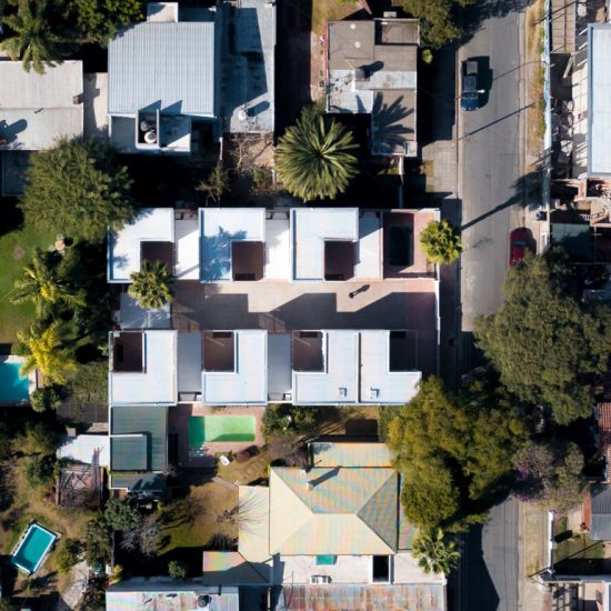 Azaleas housing in Villa Allende by Pablo Lorenzo