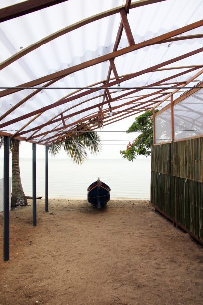 Beach Kiosk and Boat Refuge by Estudio Flume