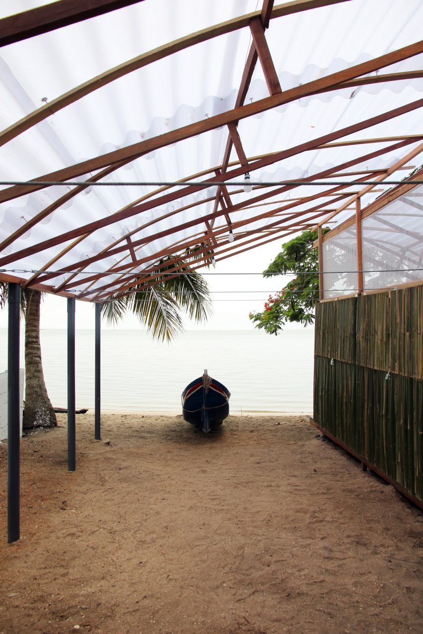Beach Kiosk and Boat Refuge by Estudio Flume
