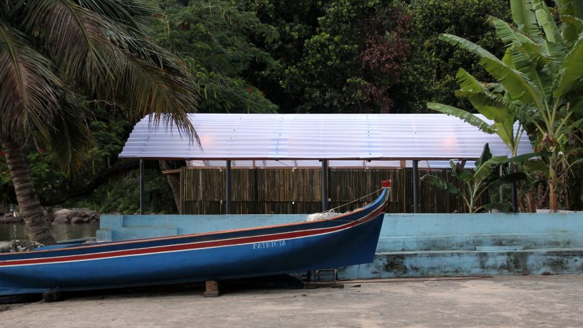Beach Kiosk and Boat Refuge by Estudio Flume