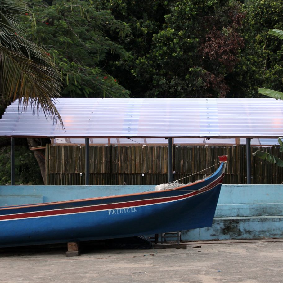 Beach Kiosk and Boat Refuge by Estudio Flume