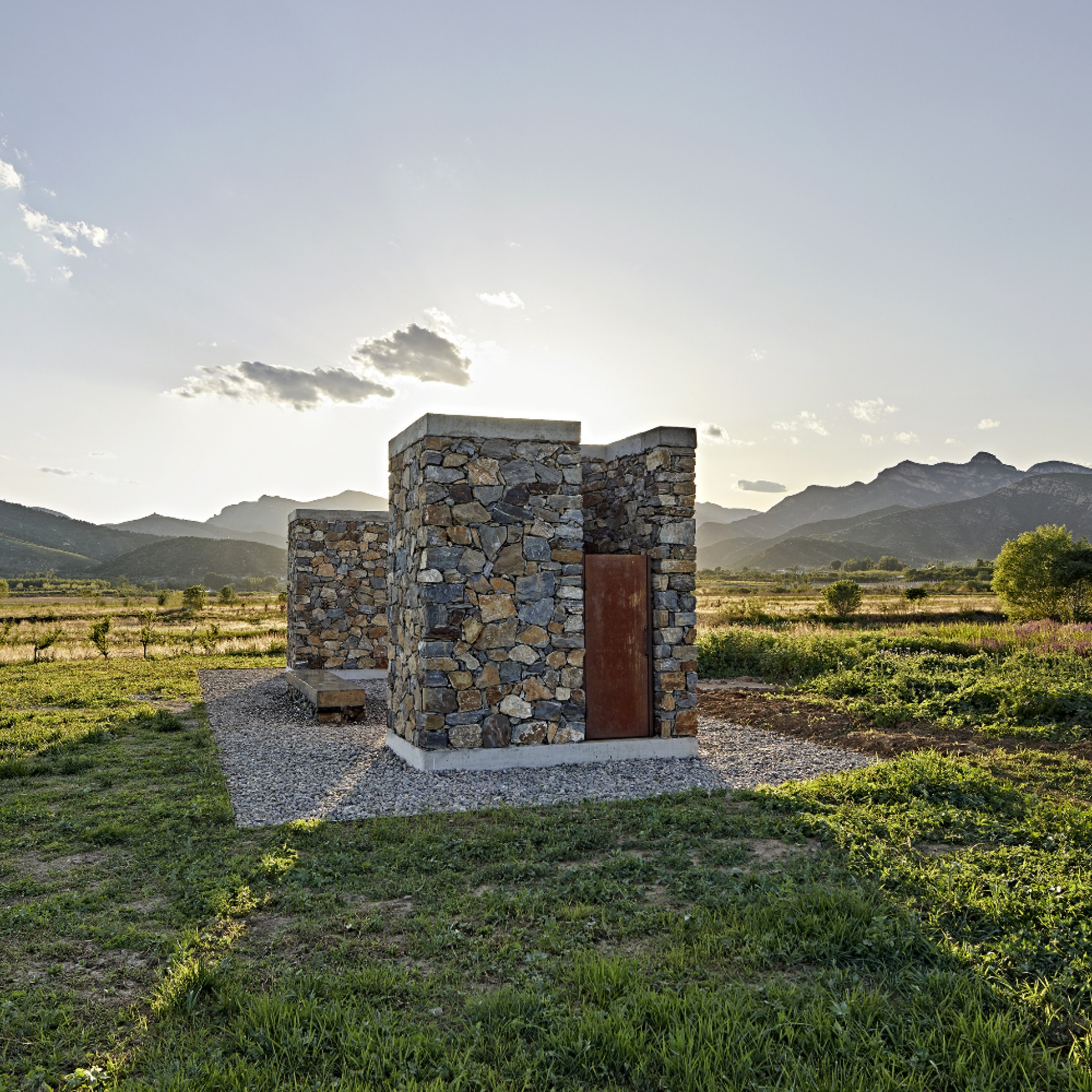 Toilets with a View by Guò Bàn Ér