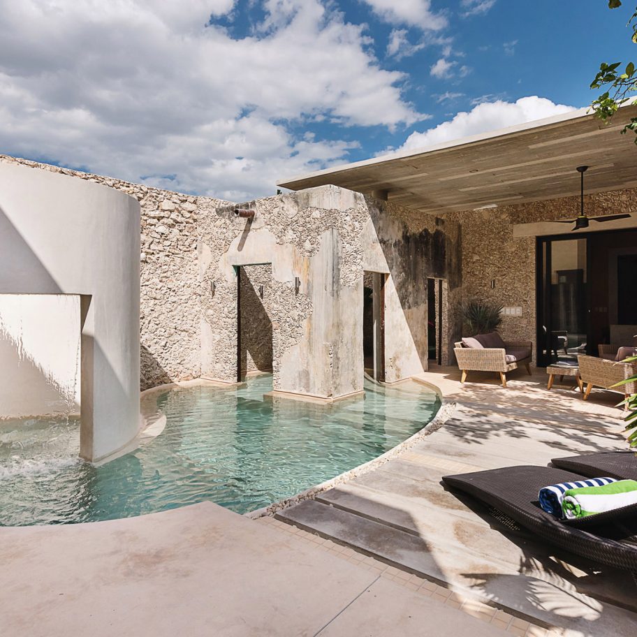 swimming polls: Casa Xólotl by Punto Arquitectónico