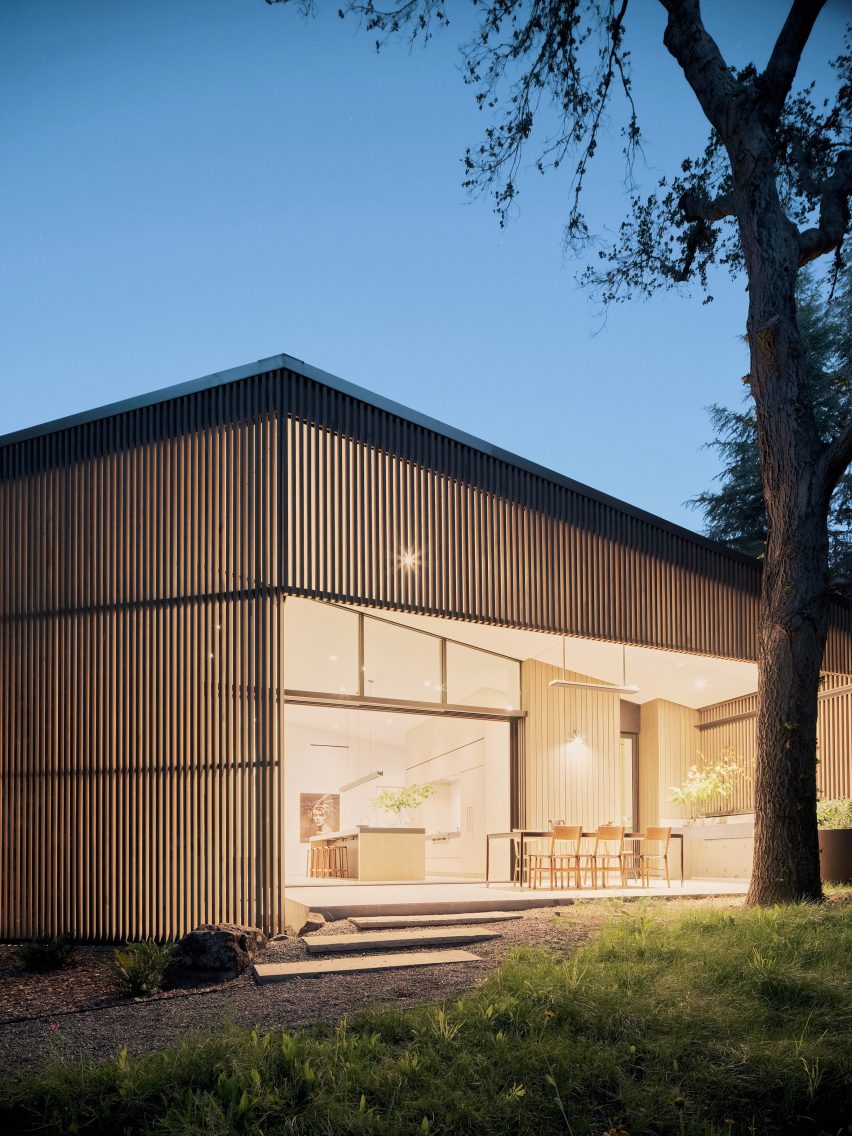 Dawnridge House by Field Architecture