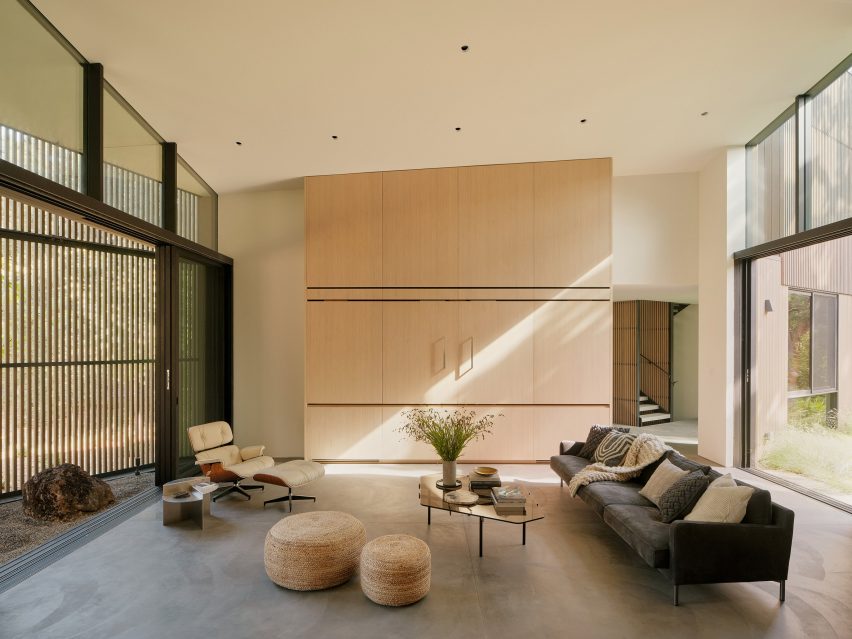 Dawnridge House by Field Architecture