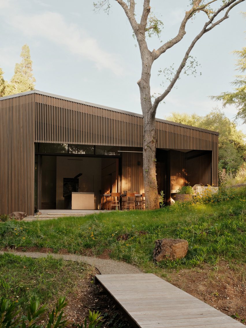 Dawnridge House by Field Architecture