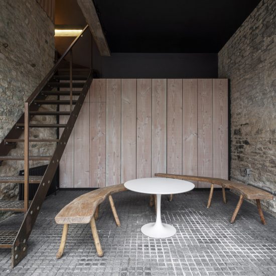 Grain loft studio in Nympsfield, UK, by Richard Parr Associates
