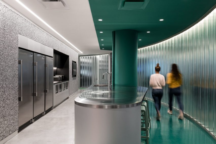 Flighthub Offices by ACDF Architecture