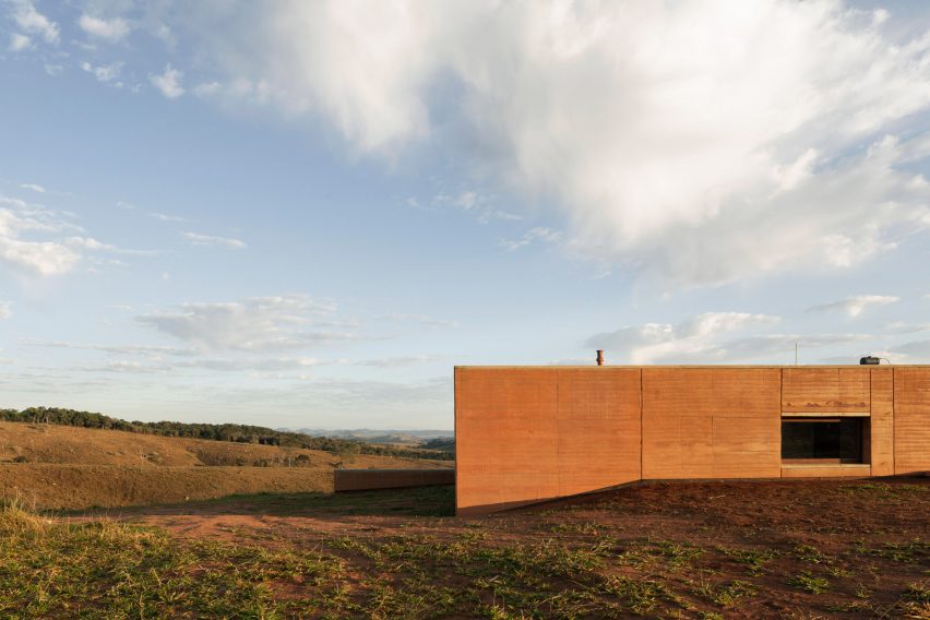 House in Cunha by Arquipelago