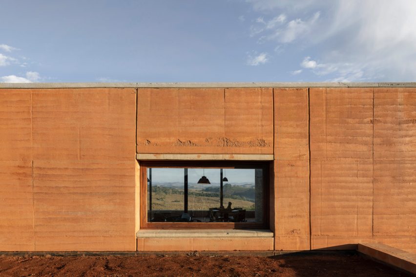 House in Cunha by Arquipelago