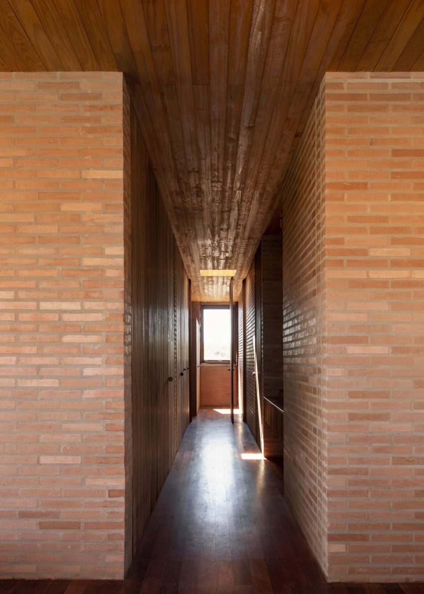 House in Cunha by Arquipelago