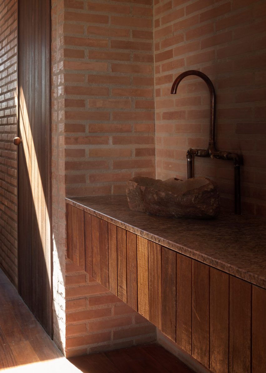 House in Cunha by Arquipelago