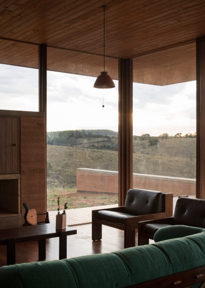 House in Cunha by Arquipelago