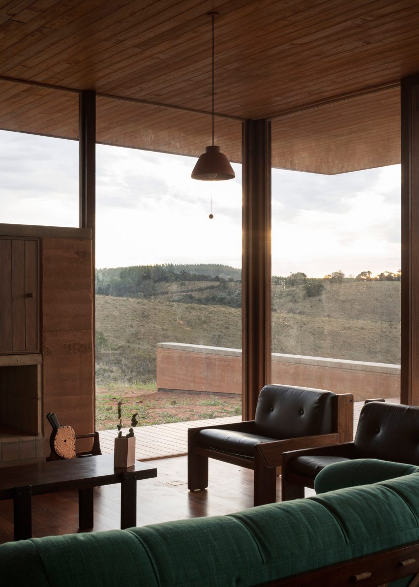 House in Cunha by Arquipelago