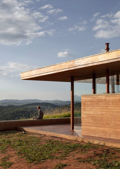 House in Cunha by Arquipelago