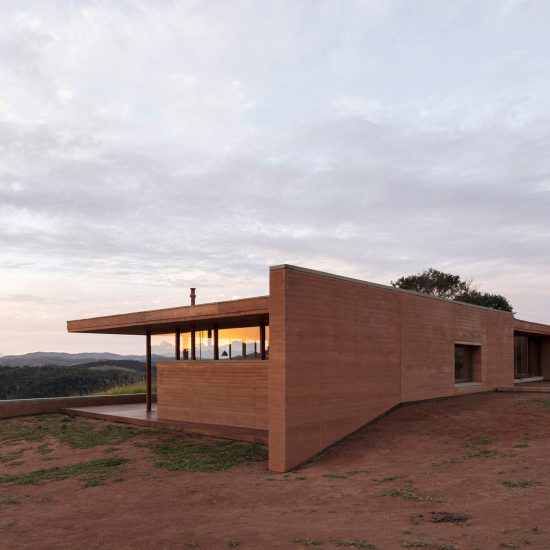 House in Cunha by Arquipelago