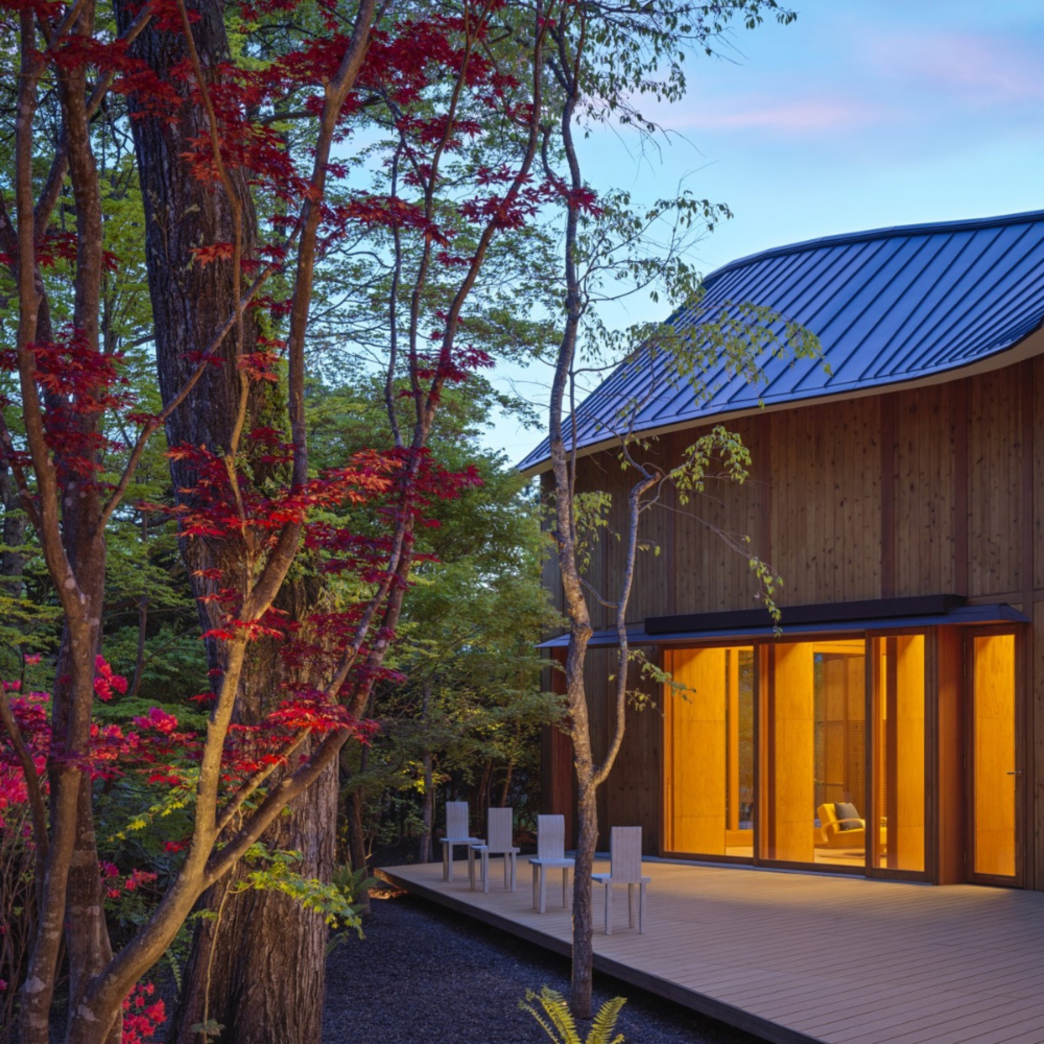 Shishi-Iwa House by Shigeru Ban