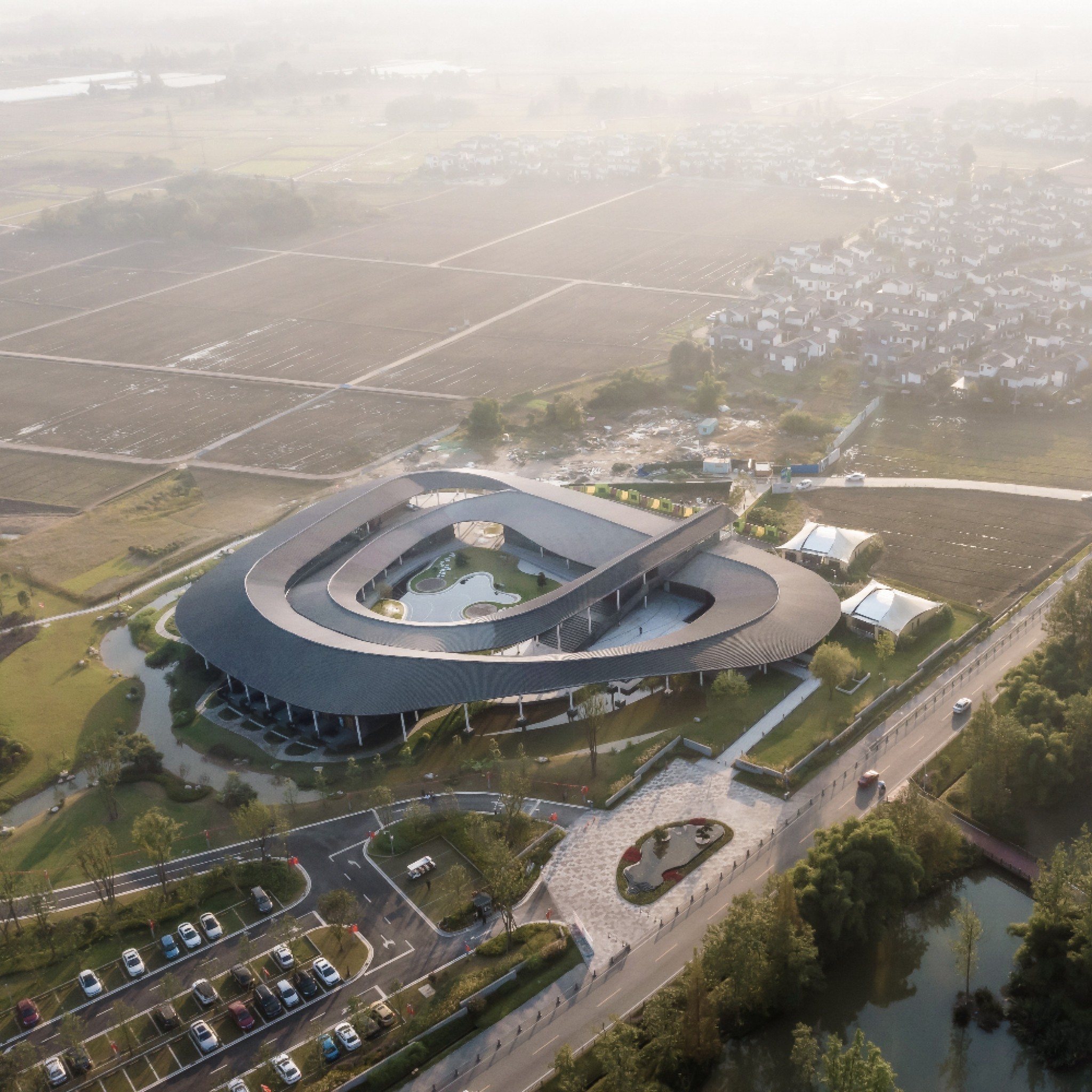The Cropland Loop Resort by Büro Ziyu Zhuang