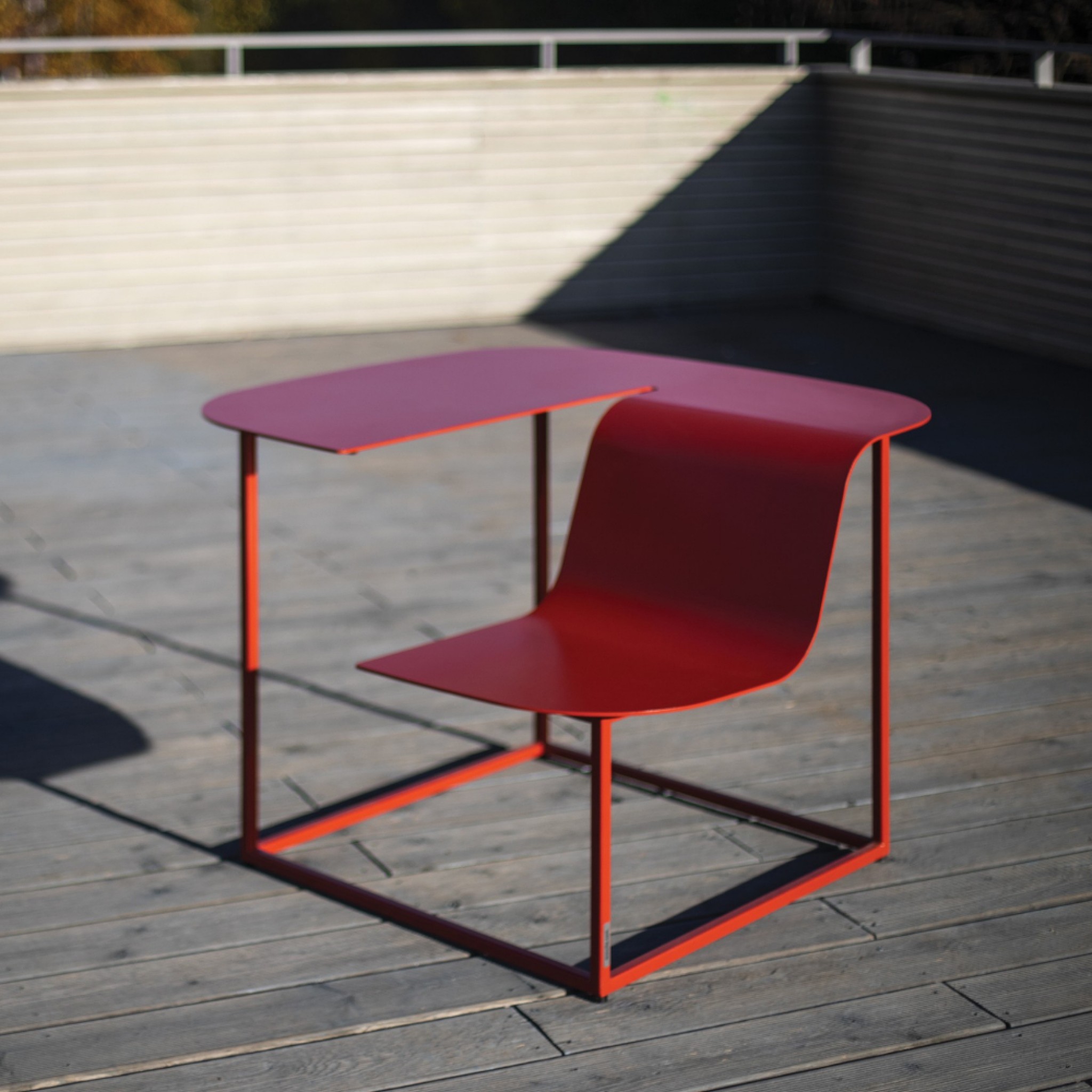Manta outdoor seating element