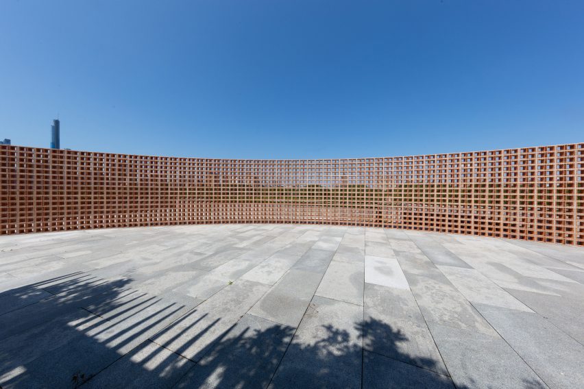 Lattice Detour by Hector Zamora