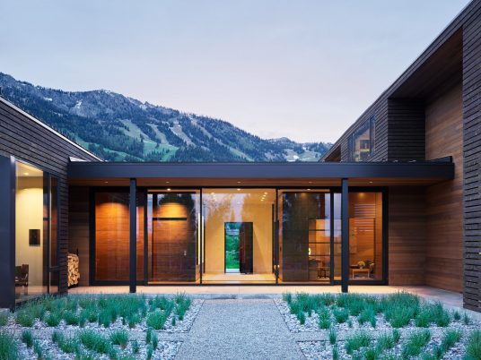 Lone Pine Residence by CLB Architects