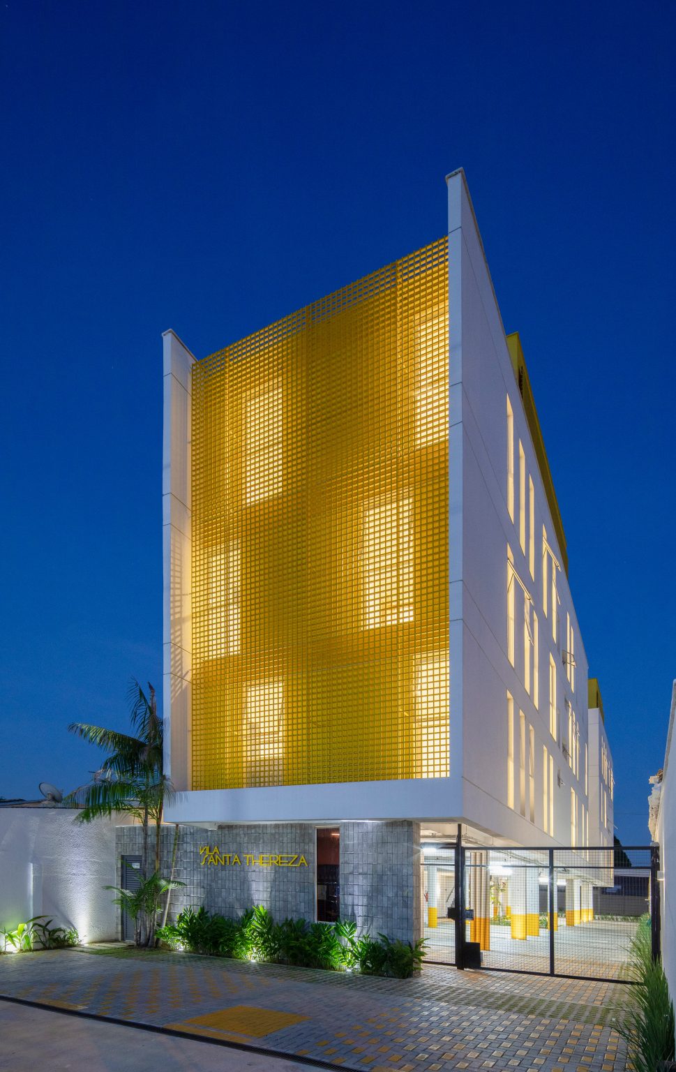 Manga Vila Santa Thereza by Laurent Troost Architectures