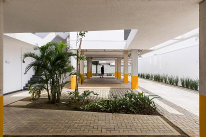 Manga Vila Santa Thereza by Laurent Troost Architectures