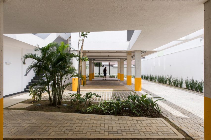 Manga Vila Santa Thereza by Laurent Troost Architectures
