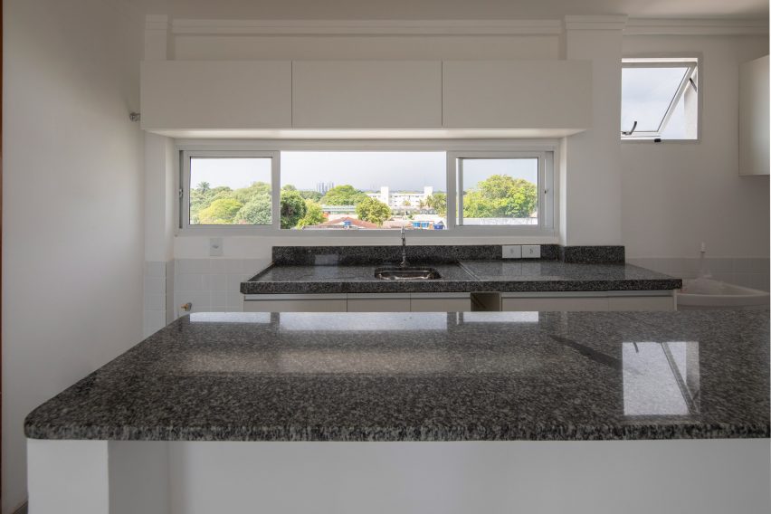 Manga Vila Santa Thereza by Laurent Troost Architectures