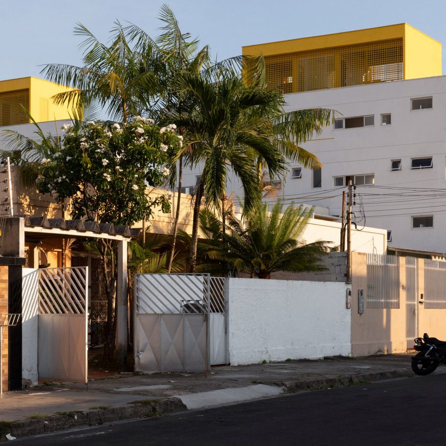 Manga Vila Santa Thereza by Laurent Troost Architectures