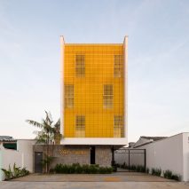 Manga Vila Santa Thereza by Laurent Troost Architectures