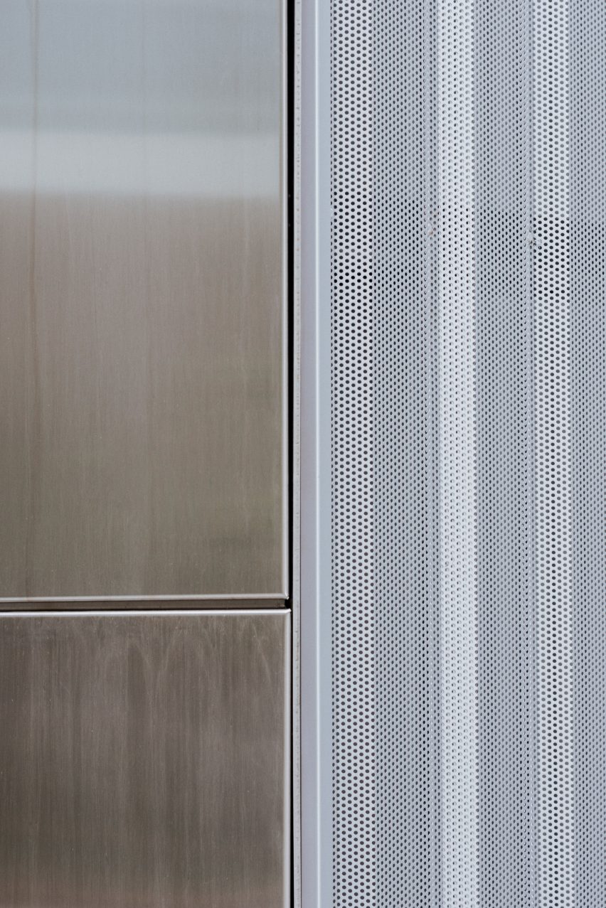 North Greenwich Sculptural Screen by Neiheiser Argyros